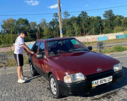 Червоний Форд Ескорт, об'ємом двигуна 0 л та пробігом 200 тис. км за 848 $, фото 1 на Automoto.ua