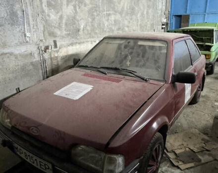Красный Форд Эскорт, объемом двигателя 1.6 л и пробегом 100 тыс. км за 900 $, фото 1 на Automoto.ua