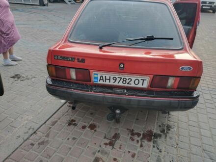 Форд Ескорт 1987 у Умани на Automoto.ua Червоний Форд Ескорт, об'ємом двигуна 1.4 л та пробігом 111 тис. км за 800 $, фото 1 на Automoto.ua