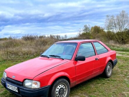 Красный Форд Эскорт, объемом двигателя 1.6 л и пробегом 200 тыс. км за 1300 $, фото 1 на Automoto.ua