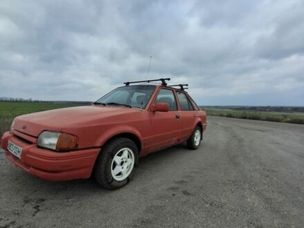 Красный Форд Эскорт, объемом двигателя 0 л и пробегом 60 тыс. км за 713 $, фото 1 на Automoto.ua