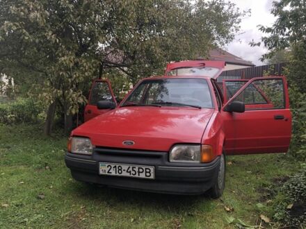 Форд Ескорт 1988 у Рівному на Automoto.ua Червоний Форд Ескорт, об'ємом двигуна 1.6 л та пробігом 70 тис. км за 900 $, фото 1 на Automoto.ua