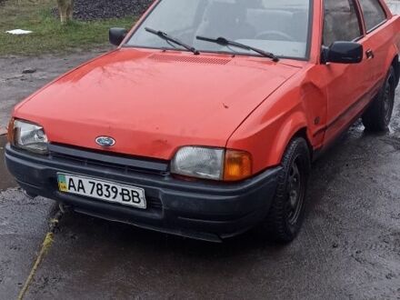Красный Форд Эскорт, объемом двигателя 1.6 л и пробегом 200 тыс. км за 300 $, фото 1 на Automoto.ua