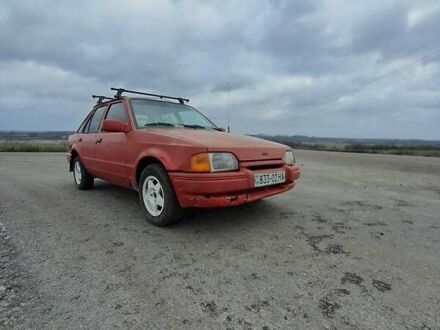 Красный Форд Эскорт, объемом двигателя 0 л и пробегом 60 тыс. км за 713 $, фото 1 на Automoto.ua