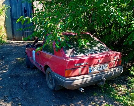 Красный Форд Эскорт, объемом двигателя 1.6 л и пробегом 0 тыс. км за 550 $, фото 1 на Automoto.ua