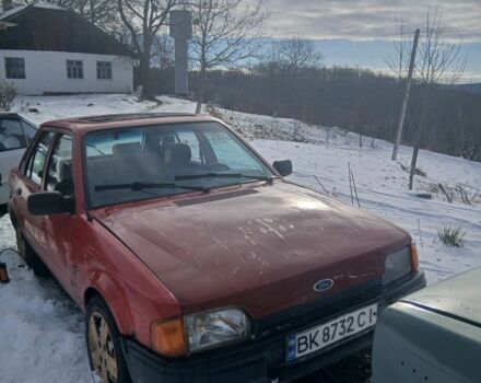 Красный Форд Эскорт, объемом двигателя 1.4 л и пробегом 777 тыс. км за 500 $, фото 1 на Automoto.ua
