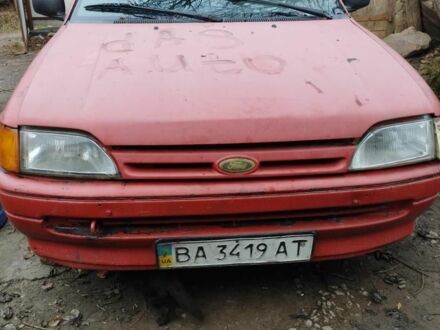 Красный Форд Эскорт, объемом двигателя 1.4 л и пробегом 100 тыс. км за 400 $, фото 1 на Automoto.ua