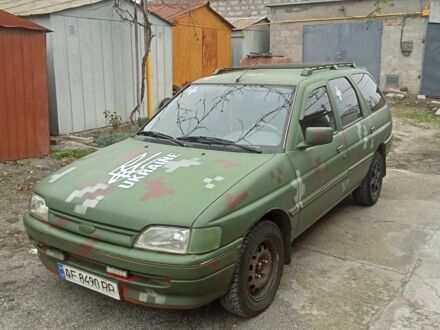 Червоний Форд Ескорт, об'ємом двигуна 1.8 л та пробігом 1 тис. км за 997 $, фото 1 на Automoto.ua