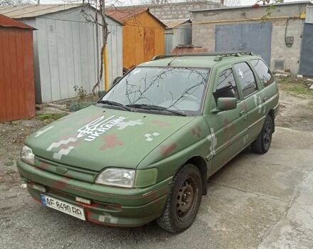 Червоний Форд Ескорт, об'ємом двигуна 1.8 л та пробігом 1 тис. км за 997 $, фото 1 на Automoto.ua