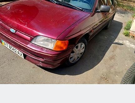 Форд Ескорт 1991 у Івано-Франківську на Automoto.ua Червоний Форд Ескорт, об'ємом двигуна 1.6 л та пробігом 399 тис. км за 400 $, фото 1 на Automoto.ua