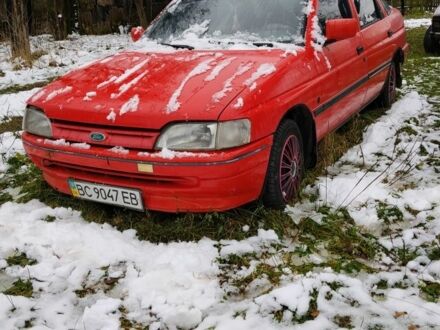 Красный Форд Эскорт, объемом двигателя 1.4 л и пробегом 22 тыс. км за 300 $, фото 1 на Automoto.ua
