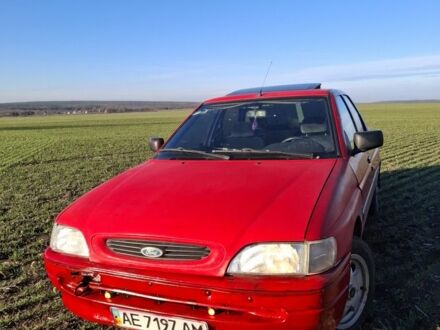 Красный Форд Эскорт, объемом двигателя 1.8 л и пробегом 100 тыс. км за 998 $, фото 1 на Automoto.ua