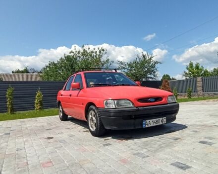 Червоний Форд Ескорт, об'ємом двигуна 1.3 л та пробігом 2 тис. км за 1200 $, фото 1 на Automoto.ua