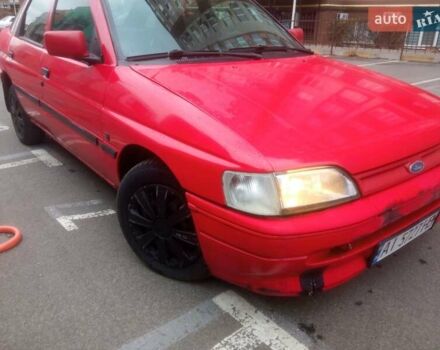 Красный Форд Эскорт, объемом двигателя 1.4 л и пробегом 233 тыс. км за 799 $, фото 1 на Automoto.ua