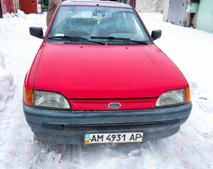 Красный Форд Эскорт, объемом двигателя 1.3 л и пробегом 130 тыс. км за 600 $, фото 1 на Automoto.ua