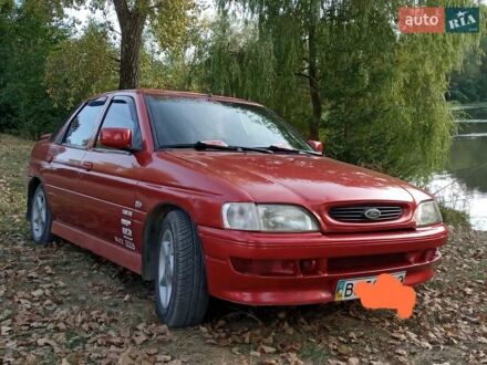 Форд Эскорт 1993 в Чортков на Automoto.ua Красный Форд Эскорт, объемом двигателя 1.4 л и пробегом 500 тыс. км за 1300 $, фото 1 на Automoto.ua