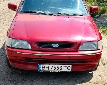 Красный Форд Эскорт, объемом двигателя 1.4 л и пробегом 300 тыс. км за 850 $, фото 1 на Automoto.ua