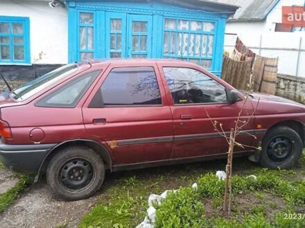 Форд Эскорт 1993 в Ракитное на Automoto.ua Красный Форд Эскорт, объемом двигателя 1.3 л и пробегом 75 тыс. км за 1200 $, фото 1 на Automoto.ua