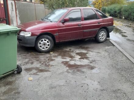 Форд Ескорт 1993 у Черкасах на Automoto.ua Червоний Форд Ескорт, об'ємом двигуна 0 л та пробігом 560 тис. км за 450 $, фото 1 на Automoto.ua