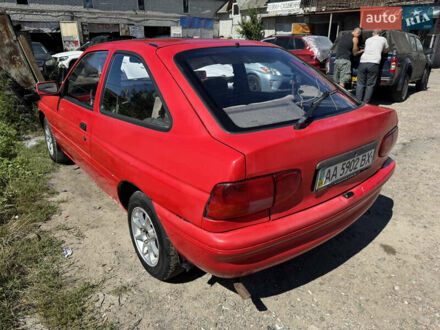 Красный Форд Эскорт, объемом двигателя 1.3 л и пробегом 100 тыс. км за 600 $, фото 1 на Automoto.ua