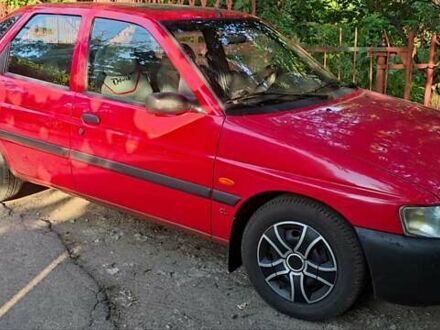Форд Ескорт 1995 у Черкасах на Automoto.ua Червоний Форд Ескорт, об'ємом двигуна 1.3 л та пробігом 247 тис. км за 1800 $, фото 1 на Automoto.ua