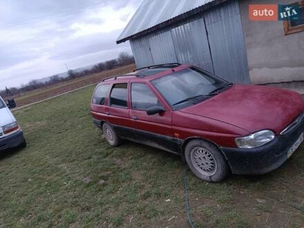 Красный Форд Эскорт, объемом двигателя 1.4 л и пробегом 300 тыс. км за 499 $, фото 1 на Automoto.ua
