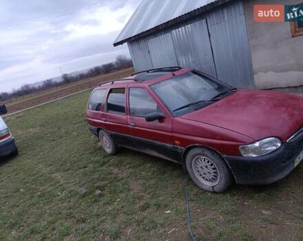 Красный Форд Эскорт, объемом двигателя 1.4 л и пробегом 300 тыс. км за 499 $, фото 1 на Automoto.ua