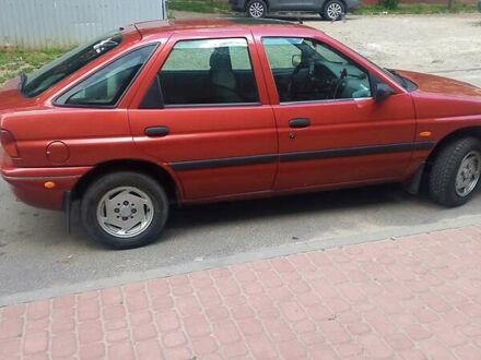 Форд Эскорт 1995 в Харькове на Automoto.ua Красный Форд Эскорт, объемом двигателя 1.4 л и пробегом 120 тыс. км за 1900 $, фото 1 на Automoto.ua