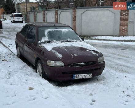 Красный Форд Эскорт, объемом двигателя 1.3 л и пробегом 333 тыс. км за 1150 $, фото 1 на Automoto.ua