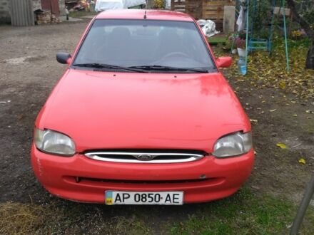 Красный Форд Эскорт, объемом двигателя 1.6 л и пробегом 140 тыс. км за 1016 $, фото 1 на Automoto.ua