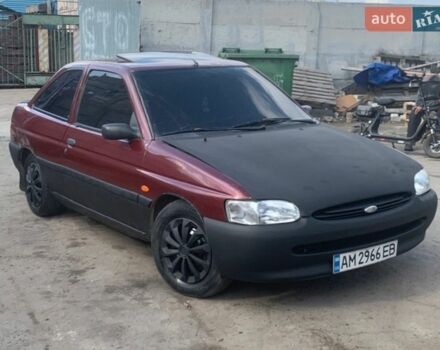 Червоний Форд Ескорт, об'ємом двигуна 1.3 л та пробігом 250 тис. км за 950 $, фото 1 на Automoto.ua