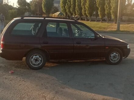 Червоний Форд Ескорт, об'ємом двигуна 1.8 л та пробігом 1000 тис. км за 1300 $, фото 1 на Automoto.ua