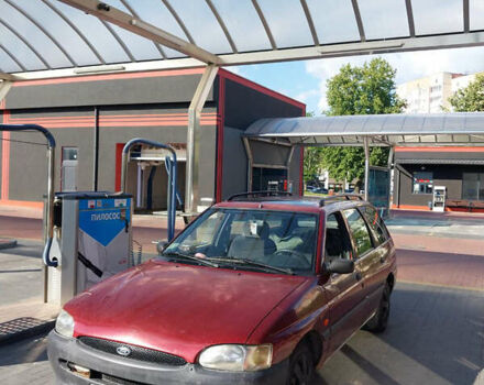 Красный Форд Эскорт, объемом двигателя 0 л и пробегом 400 тыс. км за 1450 $, фото 1 на Automoto.ua