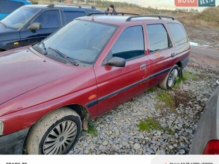 Красный Форд Эскорт, объемом двигателя 1.6 л и пробегом 300 тыс. км за 850 $, фото 1 на Automoto.ua