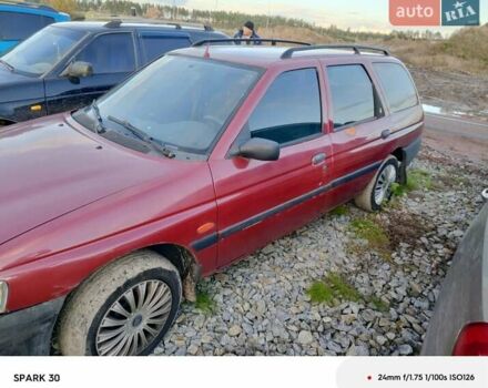 Красный Форд Эскорт, объемом двигателя 1.6 л и пробегом 300 тыс. км за 850 $, фото 1 на Automoto.ua