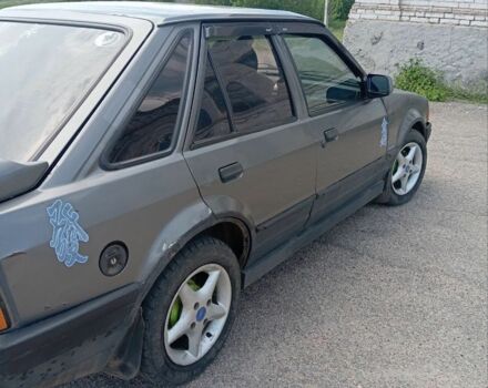 Серый Форд Эскорт, объемом двигателя 1.3 л и пробегом 287 тыс. км за 792 $, фото 4 на Automoto.ua