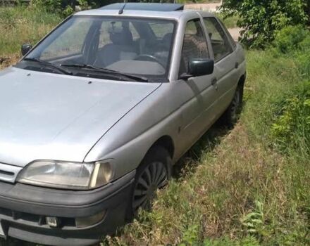 Серый Форд Эскорт, объемом двигателя 1.6 л и пробегом 200 тыс. км за 500 $, фото 3 на Automoto.ua