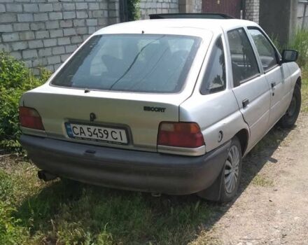 Серый Форд Эскорт, объемом двигателя 1.6 л и пробегом 200 тыс. км за 500 $, фото 1 на Automoto.ua