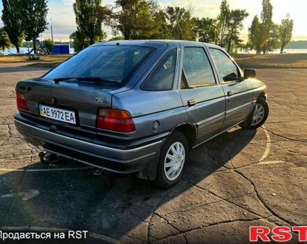 Сірий Форд Ескорт, об'ємом двигуна 1.6 л та пробігом 160 тис. км за 1600 $, фото 4 на Automoto.ua