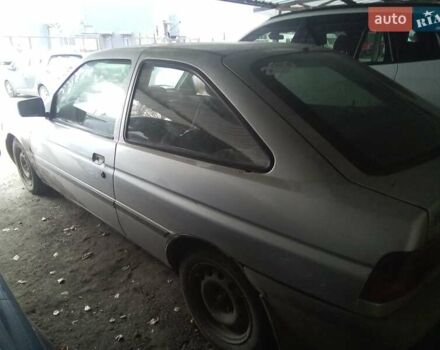 Сірий Форд Ескорт, об'ємом двигуна 1.3 л та пробігом 120 тис. км за 600 $, фото 1 на Automoto.ua