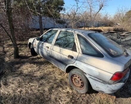 Серый Форд Эскорт, объемом двигателя 1.6 л и пробегом 300 тыс. км за 450 $, фото 1 на Automoto.ua