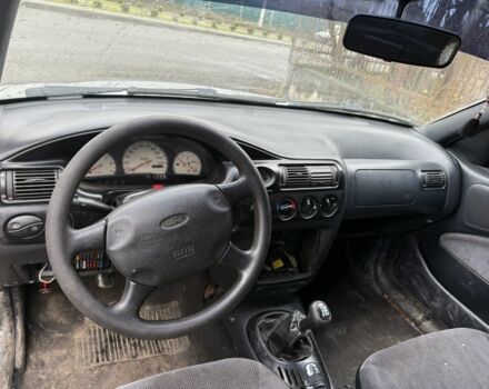 Сірий Форд Ескорт, об'ємом двигуна 1.6 л та пробігом 250 тис. км за 450 $, фото 6 на Automoto.ua