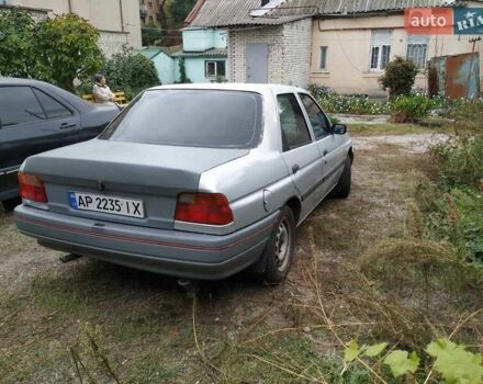 Серый Форд Эскорт, объемом двигателя 1.3 л и пробегом 258 тыс. км за 1000 $, фото 2 на Automoto.ua