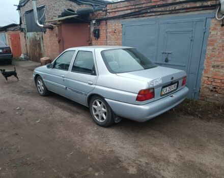 Серый Форд Эскорт, объемом двигателя 1.6 л и пробегом 300 тыс. км за 1200 $, фото 1 на Automoto.ua