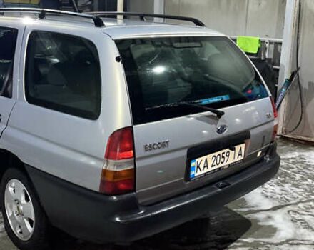 Серый Форд Эскорт, объемом двигателя 1.6 л и пробегом 602 тыс. км за 3000 $, фото 5 на Automoto.ua