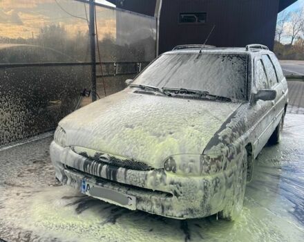 Серый Форд Эскорт, объемом двигателя 1.6 л и пробегом 228 тыс. км за 1402 $, фото 1 на Automoto.ua