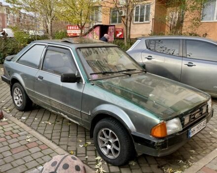 Серый Форд Эскорт, объемом двигателя 1.3 л и пробегом 300 тыс. км за 680 $, фото 1 на Automoto.ua