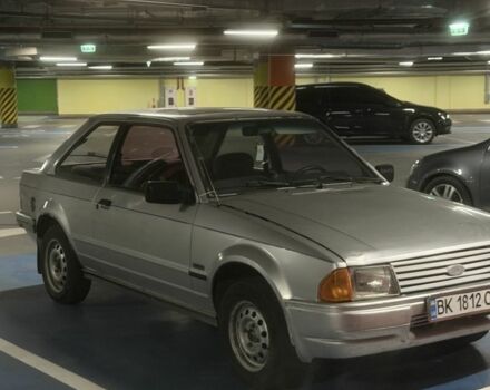 Сірий Форд Ескорт, об'ємом двигуна 1.3 л та пробігом 200 тис. км за 999 $, фото 1 на Automoto.ua