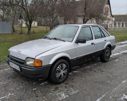 Сірий Форд Ескорт, об'ємом двигуна 0 л та пробігом 200 тис. км за 379 $, фото 1 на Automoto.ua