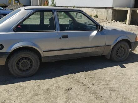 Форд Эскорт 1988 в Черновцах на Automoto.ua Серый Форд Эскорт, объемом двигателя 0 л и пробегом 200 тыс. км за 750 $, фото 1 на Automoto.ua